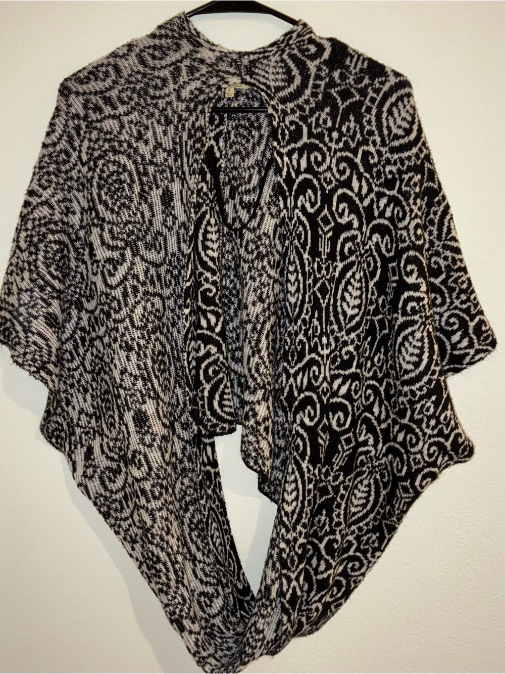 Democracy Black & White Boho Knit Poncho Cardigan Size Large